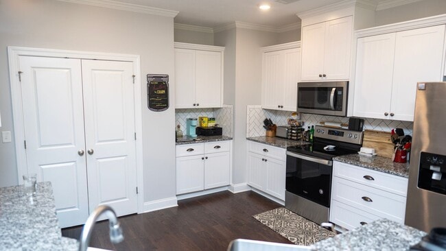 Building Photo - Almost new 4 bedroom 2.5 bathroom just off...