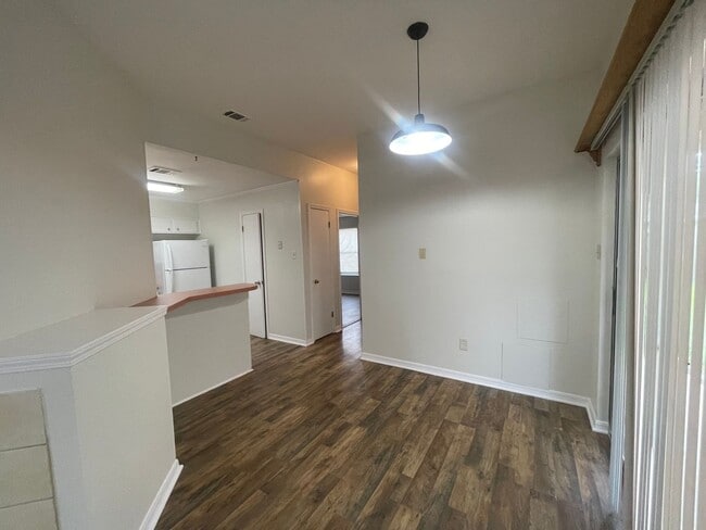 Building Photo - Come and Get It Before It's Gone! Bonus Room A Plus!