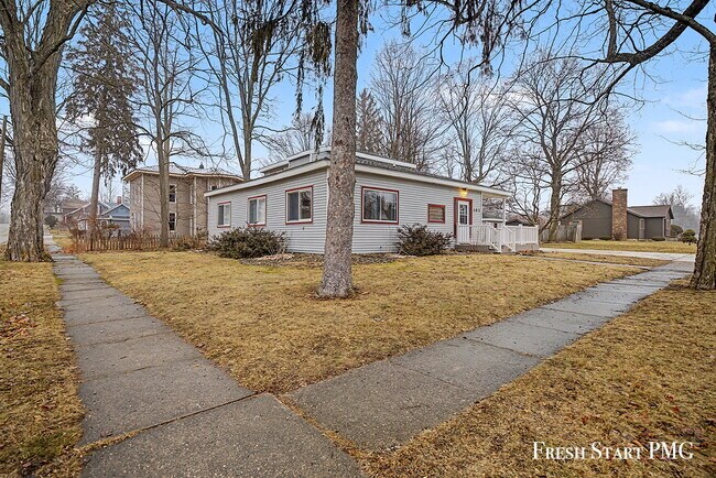 Building Photo - Charm Meets Modern Living in the Heart of Stanton