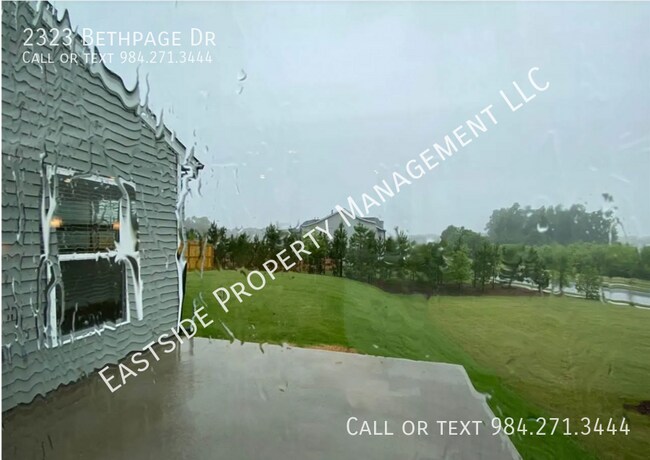 Building Photo - 2323 Bethpage Dr