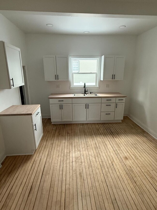 Building Photo - 1506 Mary St