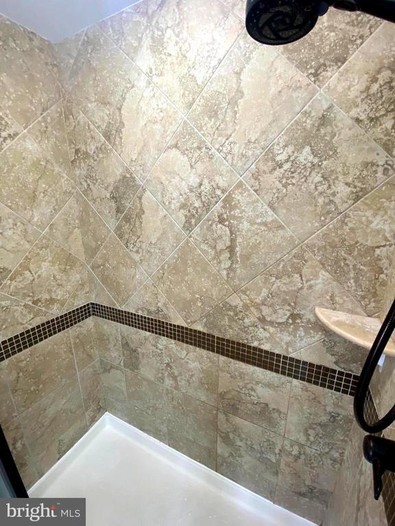 Building Photo - 2716 Lake Forest Dr