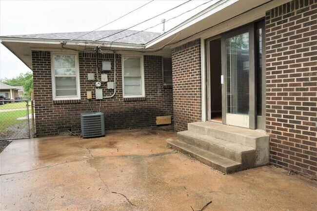 Building Photo - 3 Bed 2 Bath 1 Car Garage -The Village NW OKC