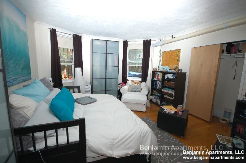 Building Photo - 1071 Beacon St