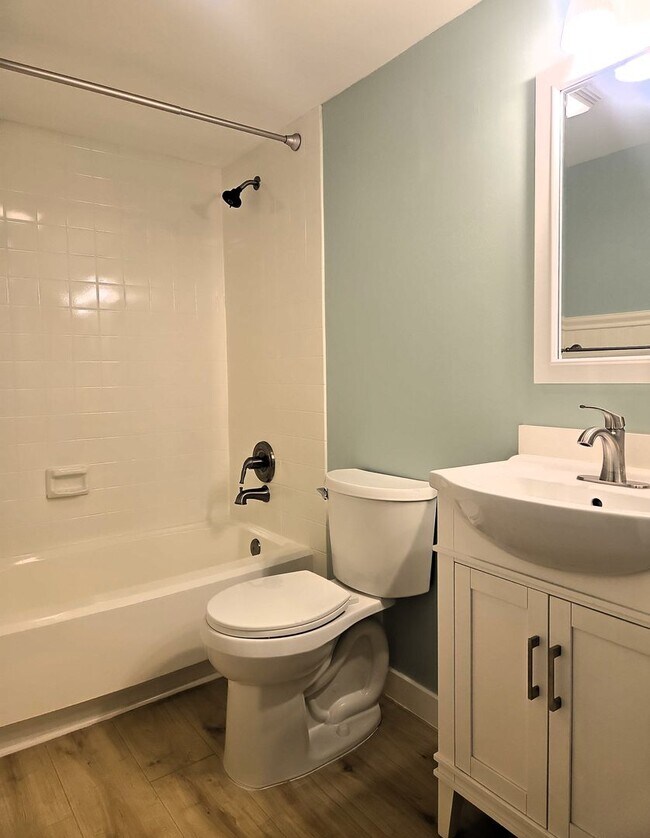 Building Photo - 160 Live Oak Woods Ct