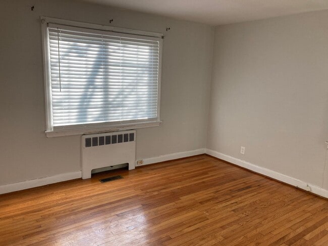 Building Photo - Meadowbrook