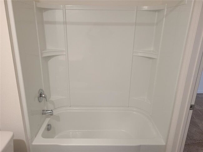 Building Photo - Beautiful 2-Bedroom Townhouse in Tampa | Brand New Paint & Vinyl Floors!