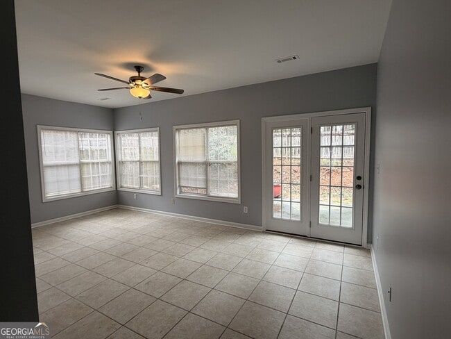 Building Photo - 113 Clarin Way