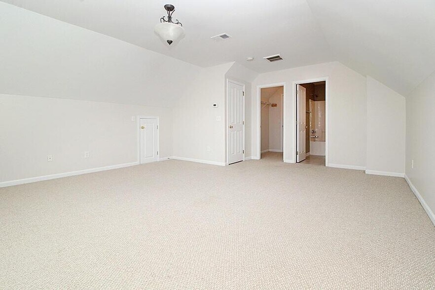 Building Photo - 111 Amaranth Ave