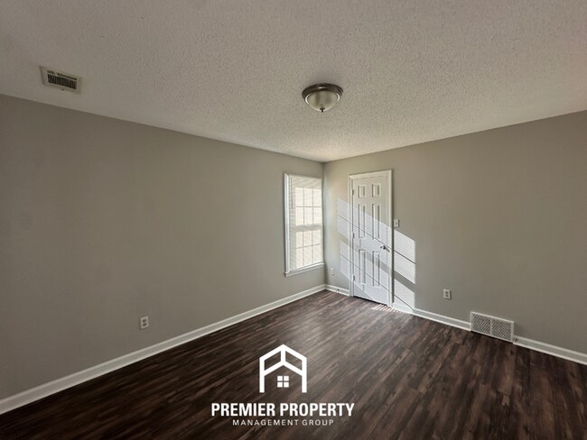 Building Photo - Spacious 4BR Cordova Home w/ Brick Fireplace, 2 Dining Areas & Covered Patio