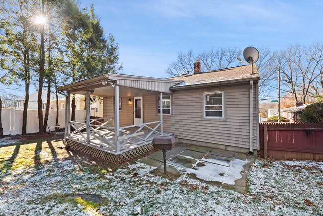 Building Photo - 30 Doran St