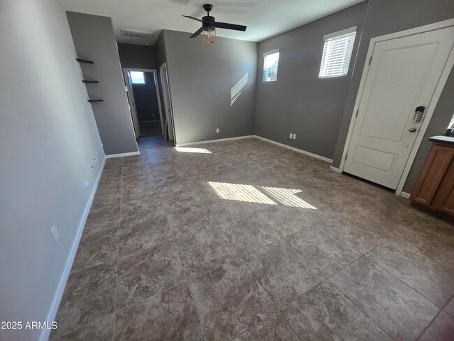 Building Photo - 9 S 195th Ln