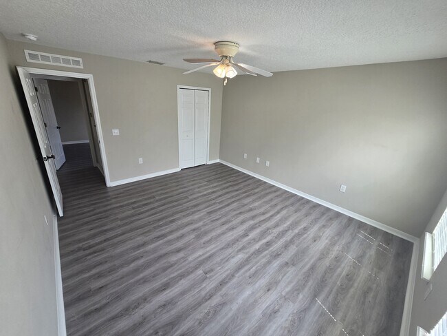 Building Photo - 405 Brooklet Cir