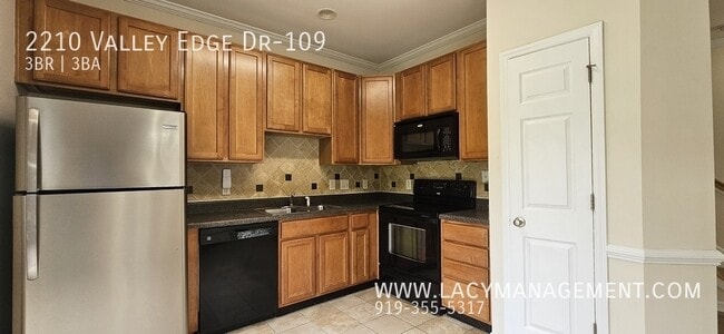 Building Photo - 2210 Valley Edge Dr