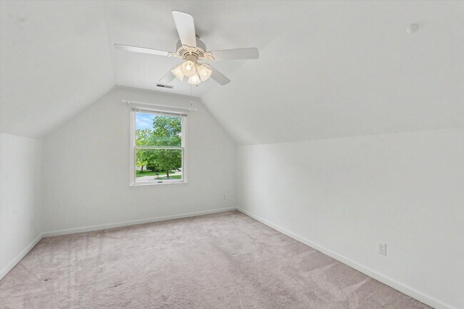 Building Photo - 6 Bedroom home with Fenced Yard - Available 07/01/2026