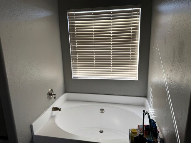 Building Photo - 3552 N Excalibur Pl