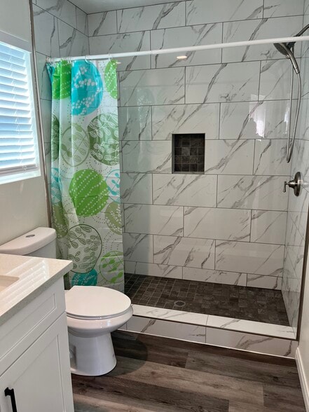 Building Photo - 3457 S Cloverdale Ave