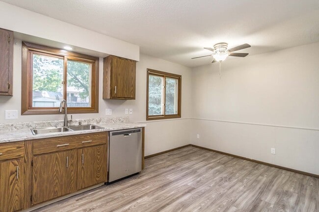 Building Photo - 6700 W 51st St