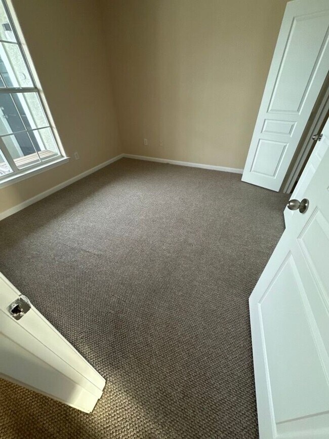 Building Photo - 2 Bedroom - 1 Bathroom - Gardens of Bridge...