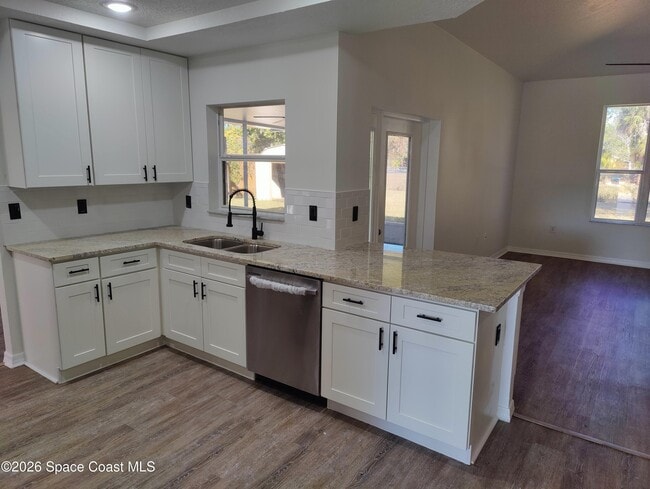 Building Photo - 219 Aladdin St NE