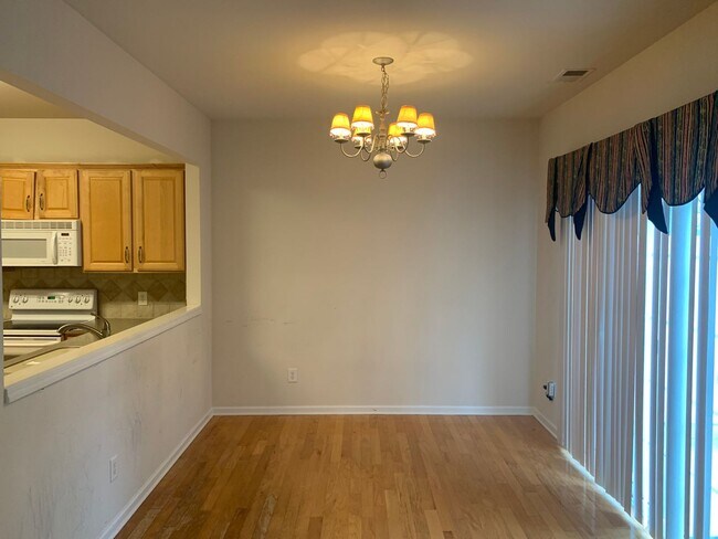 Building Photo - Beautiful Townhome located in the Blakeney...