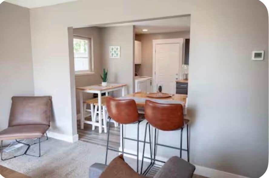 Building Photo - 772 E Stratford Ave