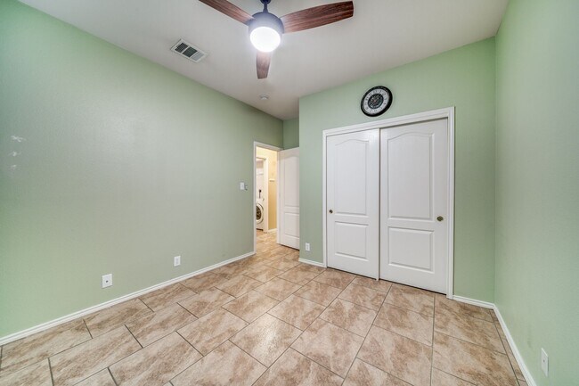 Building Photo - 116 Pilot Point