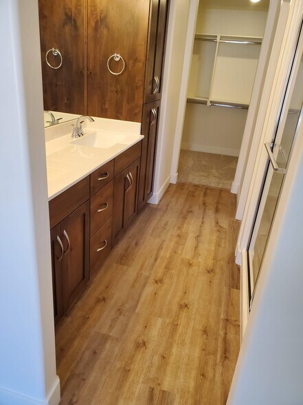 Master Bath - 538 Stewart Crk Cv