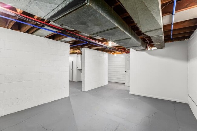 Building Photo - 24050 Blackstone St