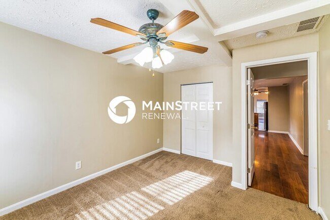 Building Photo - 3 Bedroom Pet-Friendly Home in Louisville, KY with Main Street Renewal