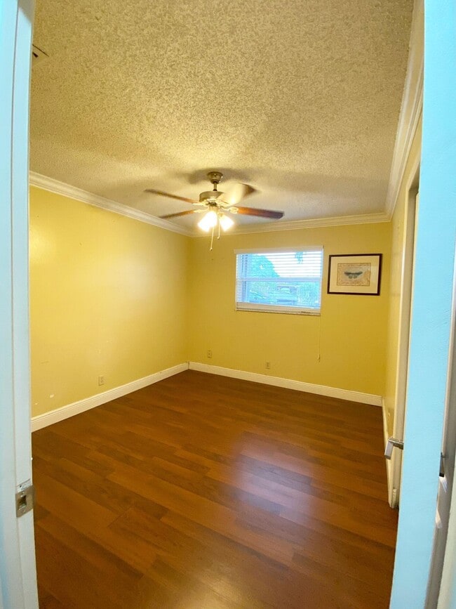 Building Photo - 2868 Lillian Ln