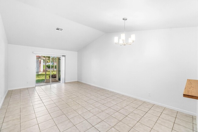 Building Photo - 9977 Three Lakes Cir