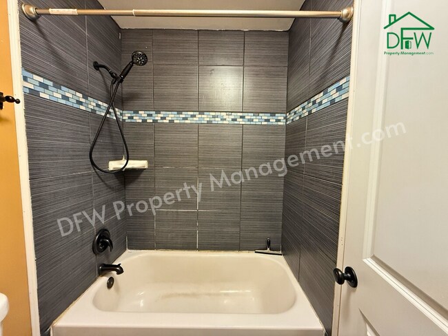 Building Photo - Beautiful 4 Bedroom 2.5 Bathroom Home for Lease in Grand Prairie, TX