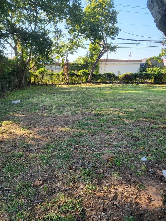 Building Photo - 808 Austin St