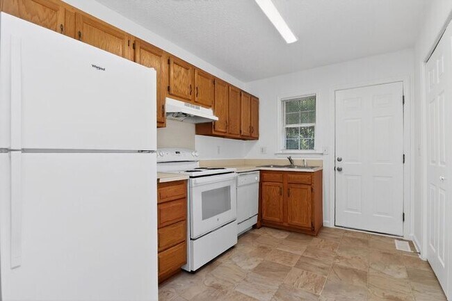 Building Photo - Well-Maintained 2BD/1BA Duplex in Concord, NC!