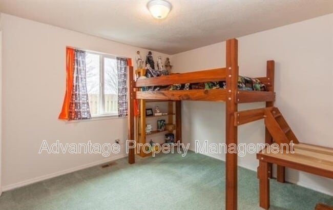 Building Photo - 3122 30th Ave SE