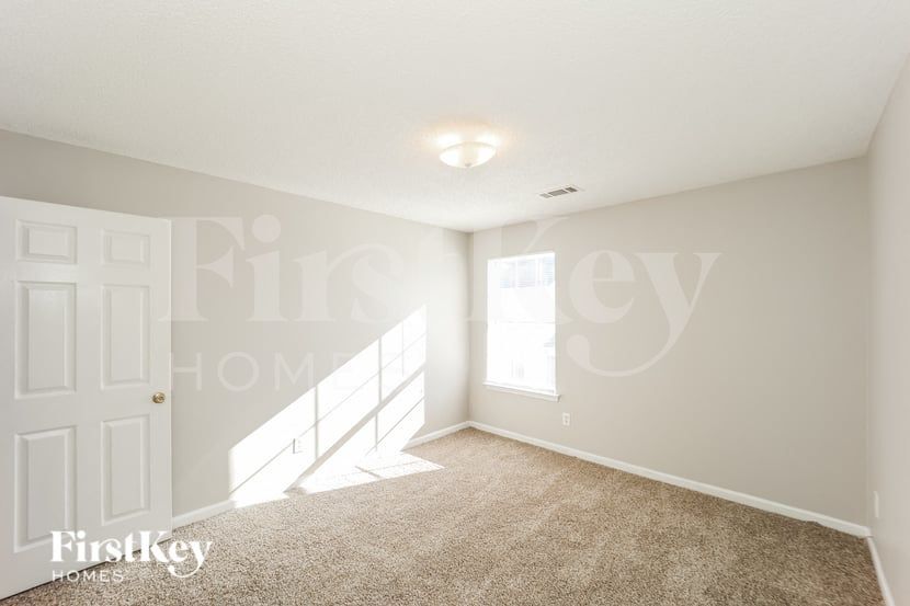 Building Photo - 6222 Hickory Ln Cir