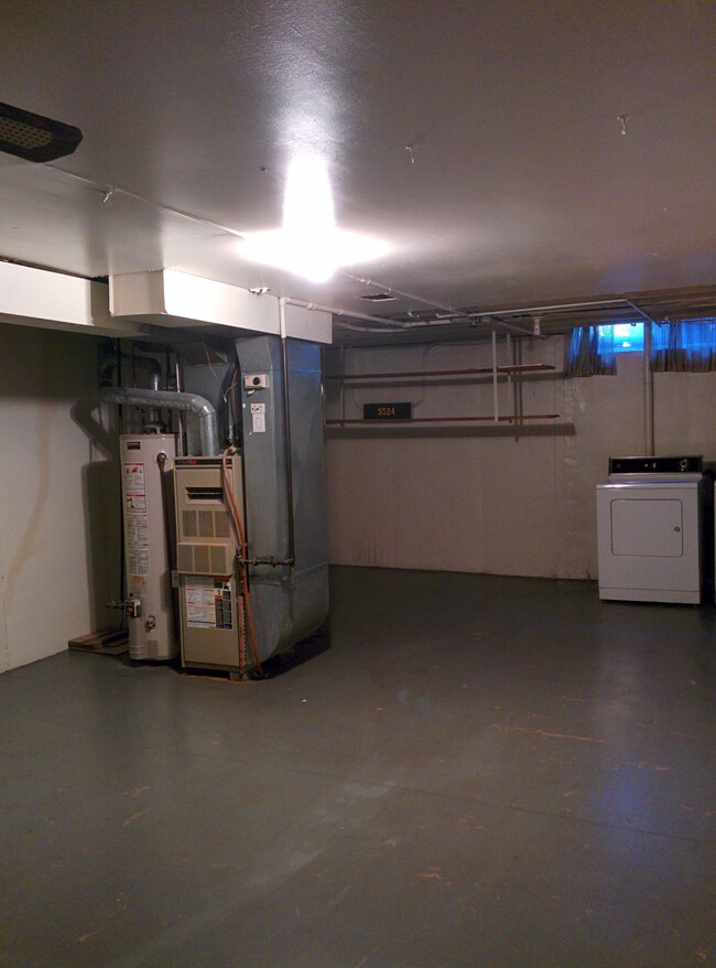 Building Photo - 5524 W 97th St