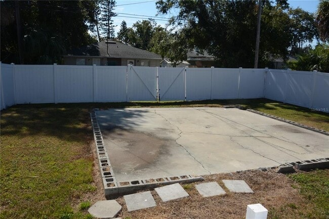 Building Photo - 670 16th Ave S