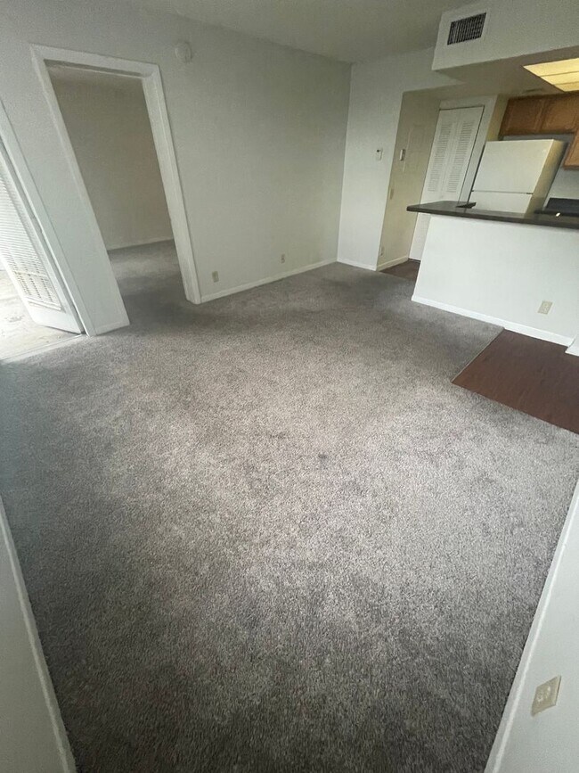 Building Photo - ONE BEDROOM ONE BATHROOM! WATERFRONT COMMUNITY!!!