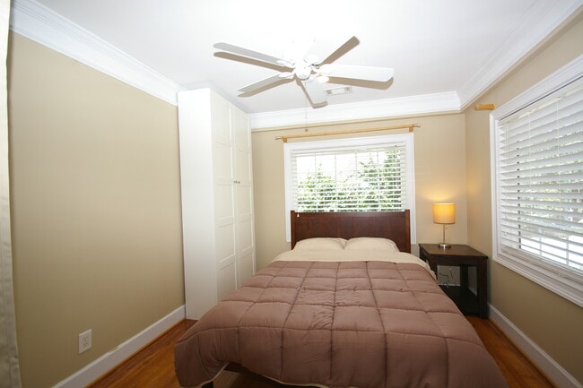 Building Photo - 865 Virginia Cir NE