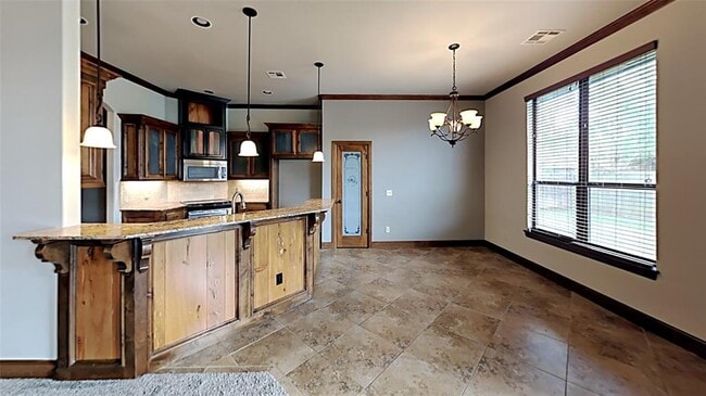 Building Photo - 616 Sally Ct