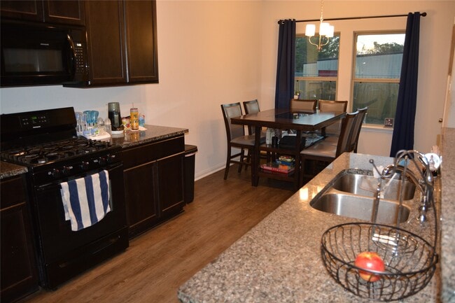 Building Photo - 17616 Cedar Crst Dr