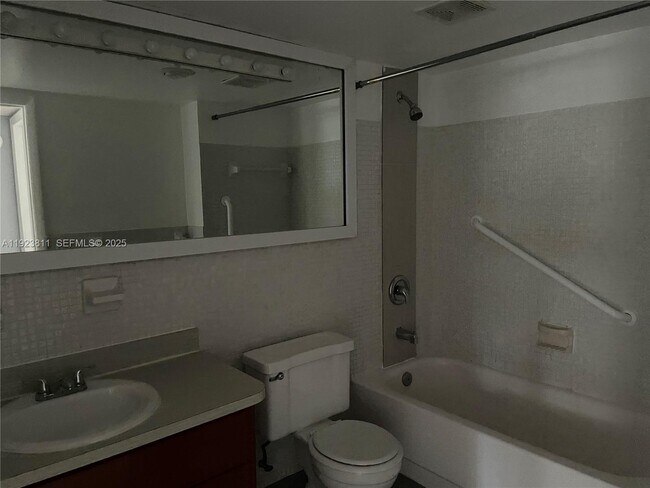 Building Photo - 1475 NE 125th Terrace