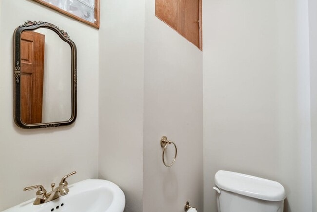 Building Photo - Spacious Three Bedroom Graduate Hospital Home w/ Roof Deck!
