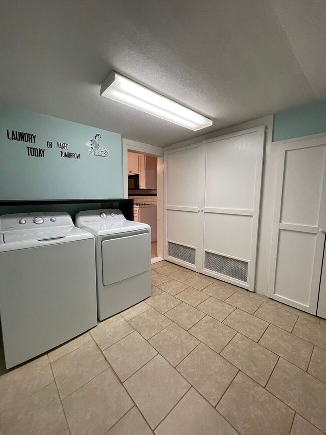 Building Photo - 2 Bedroom Near ESU!