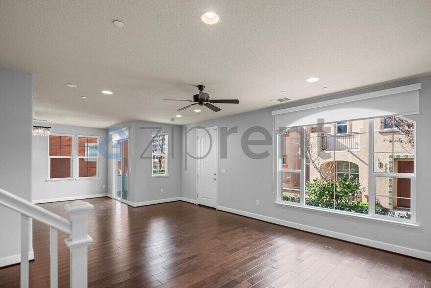 Building Photo - 328 Selby Lane