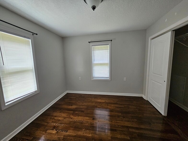 Building Photo - 2085 King Rd