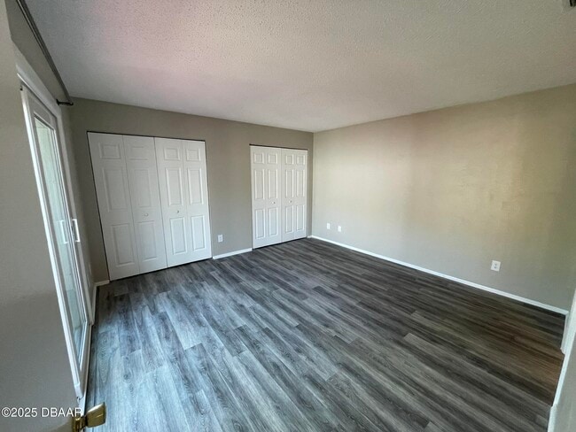 Building Photo - 97 Springwood Square