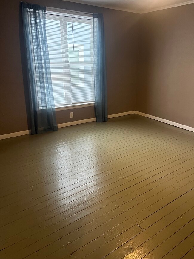 Building Photo - 1208 Chestnut Ave